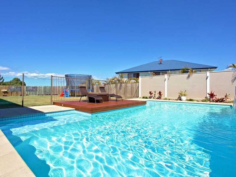 4 Baylink Drive, Redland Bay QLD 4165