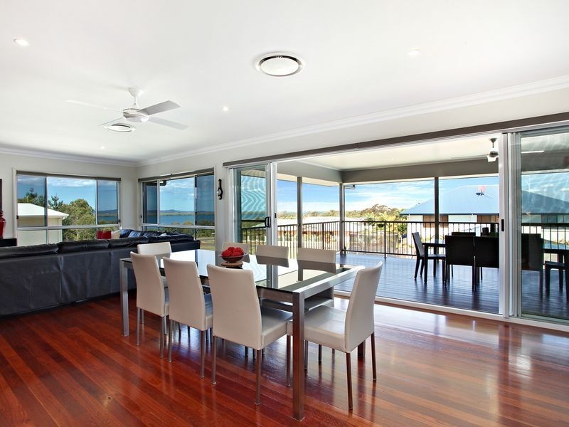 4 Baylink Drive, Redland Bay QLD 4165