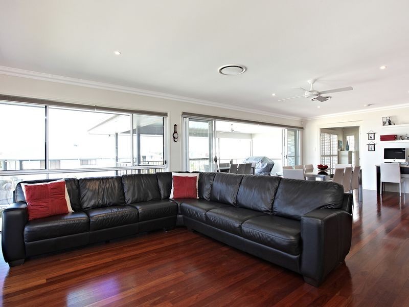 4 Baylink Drive, Redland Bay QLD 4165