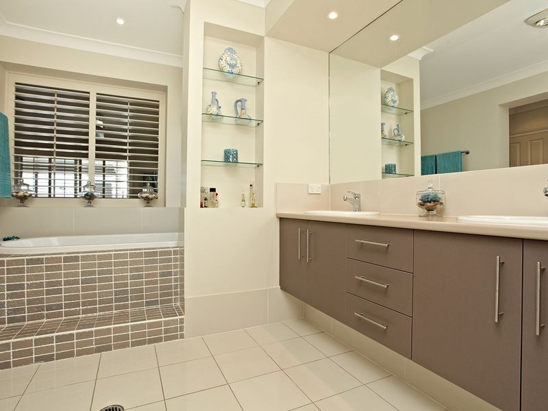 4 Baylink Drive, Redland Bay QLD 4165