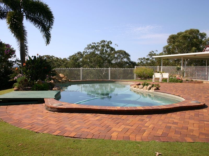 30 Giles Road, Redland Bay QLD 4165