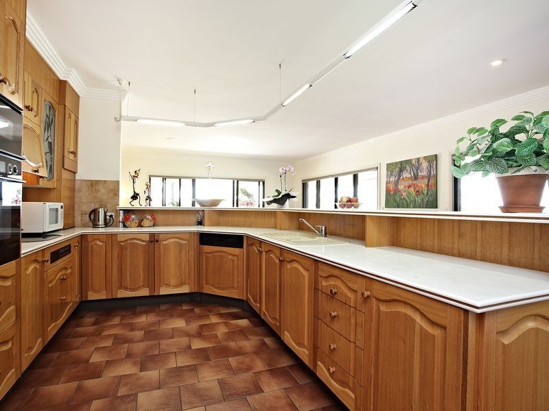 30 Giles Road, Redland Bay QLD 4165