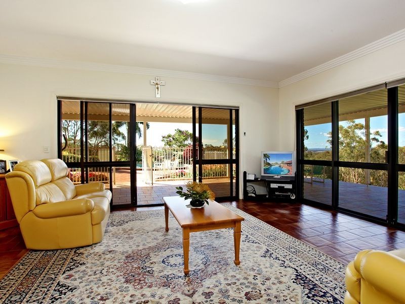 30 Giles Road, Redland Bay QLD 4165