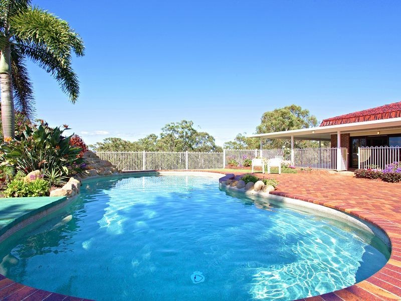 30 Giles Road, Redland Bay QLD 4165