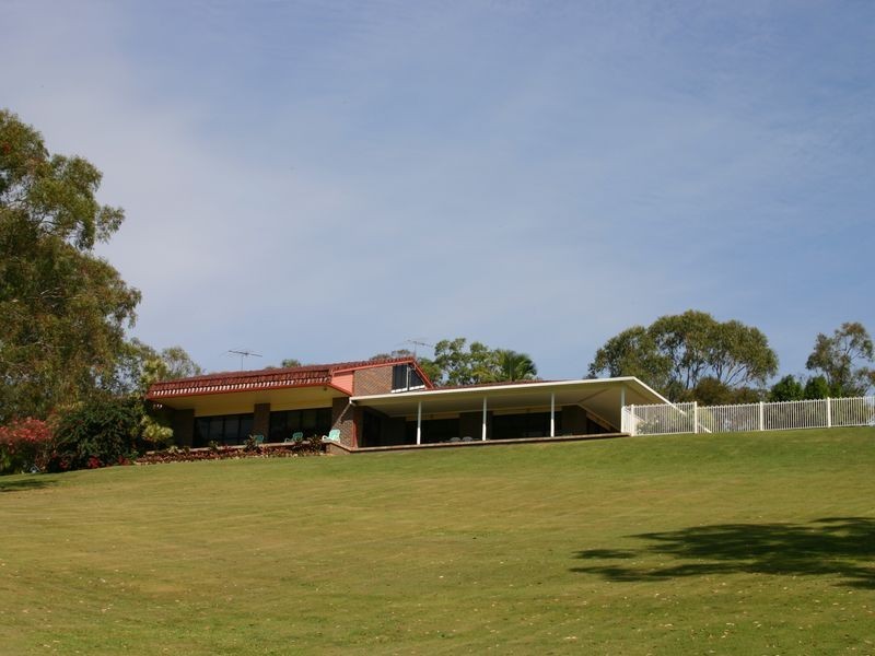 30 Giles Road, Redland Bay QLD 4165