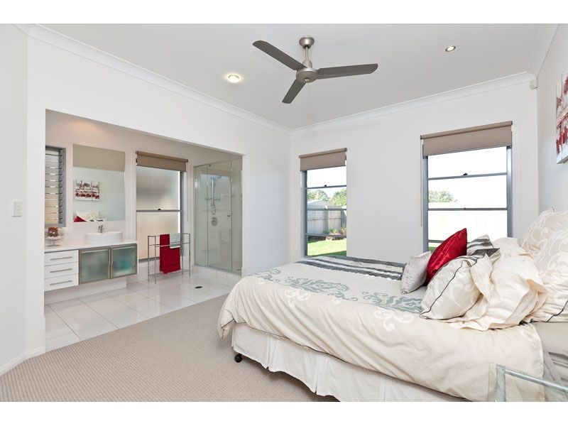 67 Spinnaker Circuit, Redland Bay QLD 4165