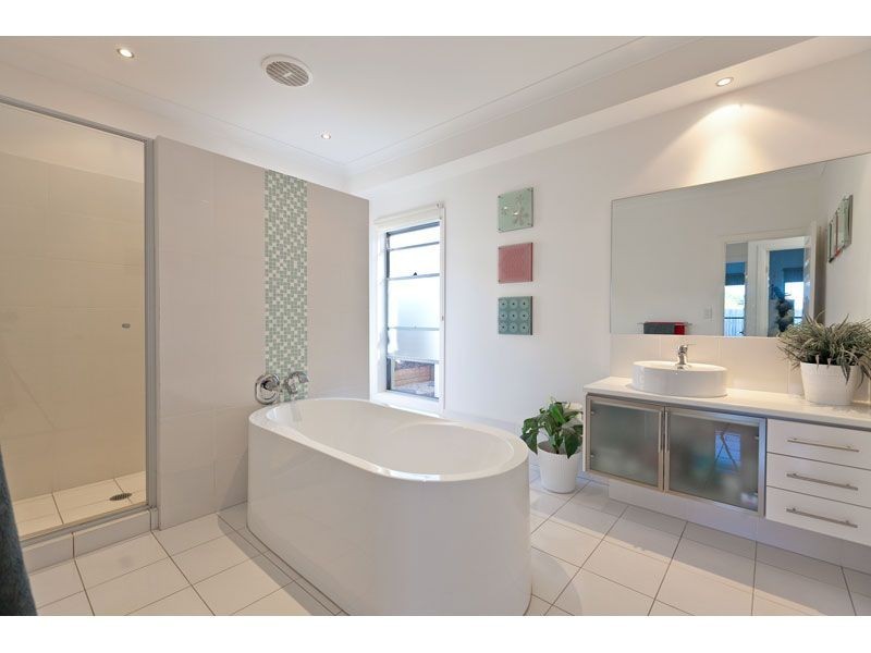 67 Spinnaker Circuit, Redland Bay QLD 4165