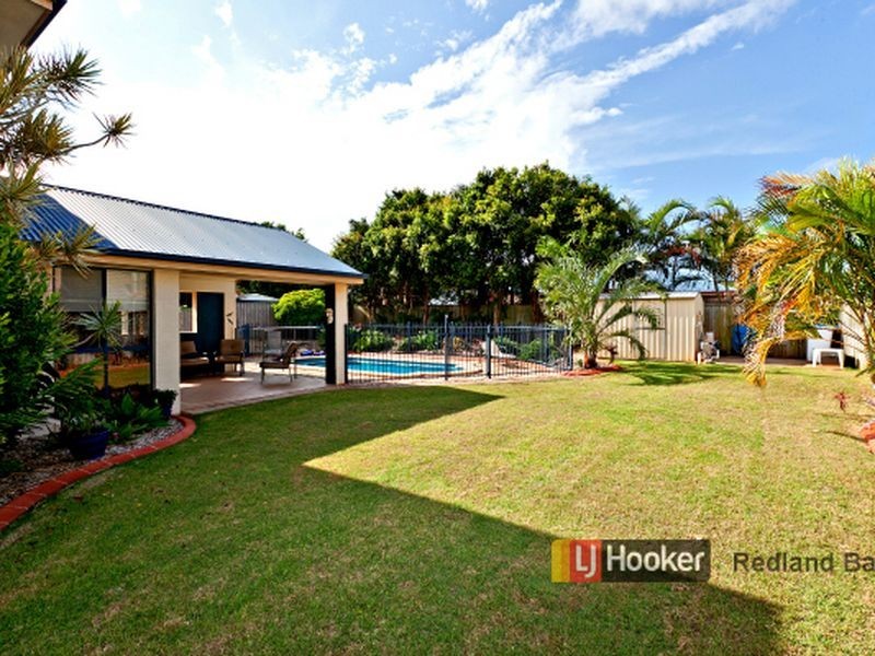 11 Baylink Drive, Redland Bay QLD 4165