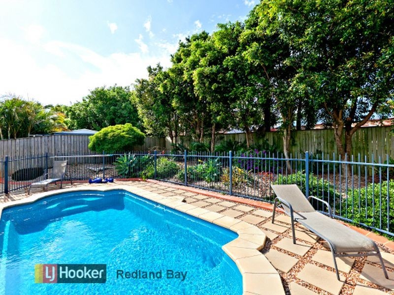 11 Baylink Drive, Redland Bay QLD 4165