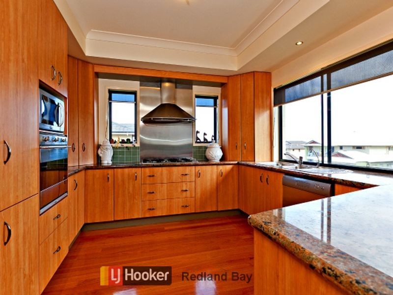 11 Baylink Drive, Redland Bay QLD 4165