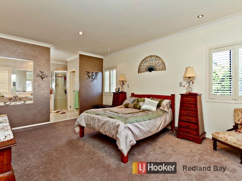 11 Baylink Drive, Redland Bay QLD 4165