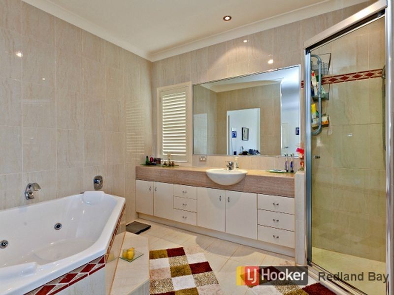 11 Baylink Drive, Redland Bay QLD 4165