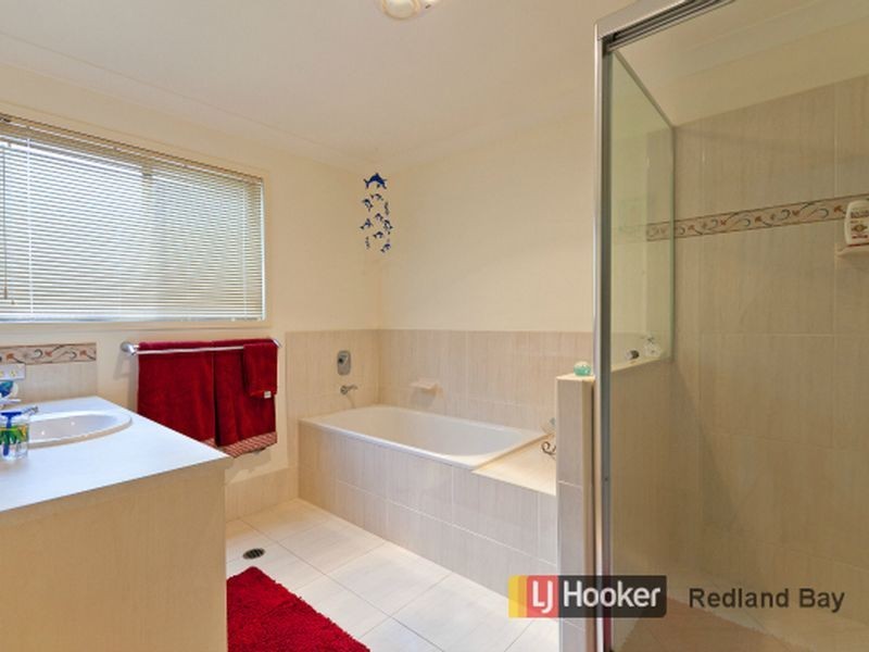 11 Baylink Drive, Redland Bay QLD 4165