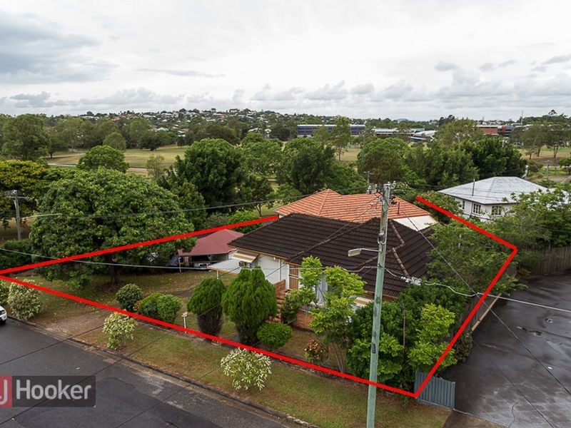 8 Mercer Avenue, Kedron QLD 4031