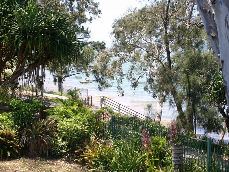 71 Esplanade, Redland Bay QLD 4165