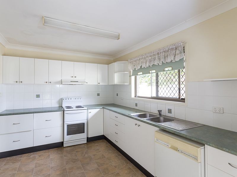 13 Pitt Street, Redland Bay QLD 4165