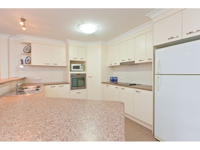 12 Magnetic Place, Redland Bay QLD 4165