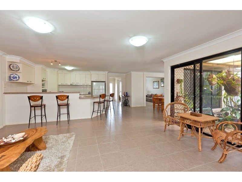 12 Magnetic Place, Redland Bay QLD 4165