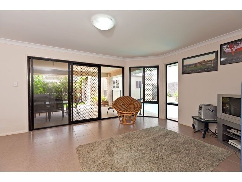 12 Magnetic Place, Redland Bay QLD 4165