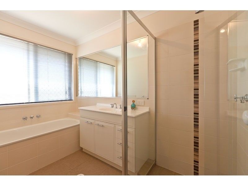 12 Magnetic Place, Redland Bay QLD 4165