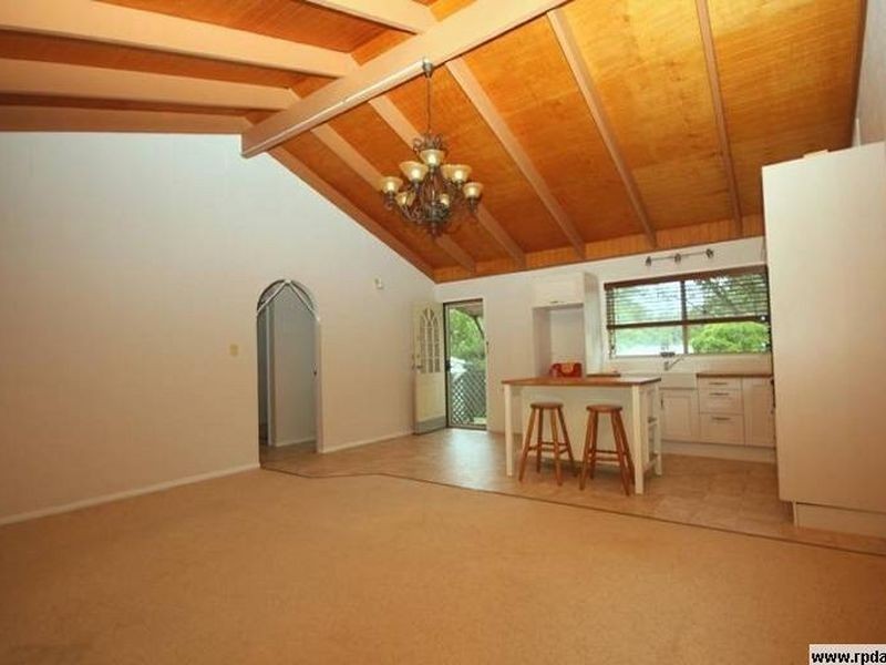 32 Muriel Street, Redland Bay QLD 4165