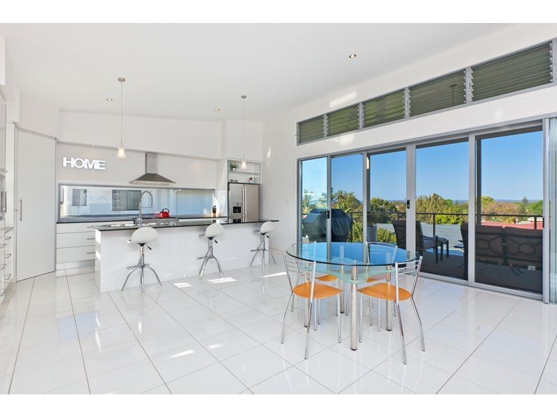 67 Spinnaker Circuit, Redland Bay QLD 4165