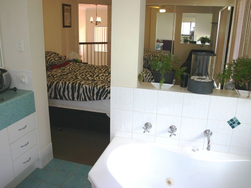 4 Creedin Court, Redland Bay QLD 4165