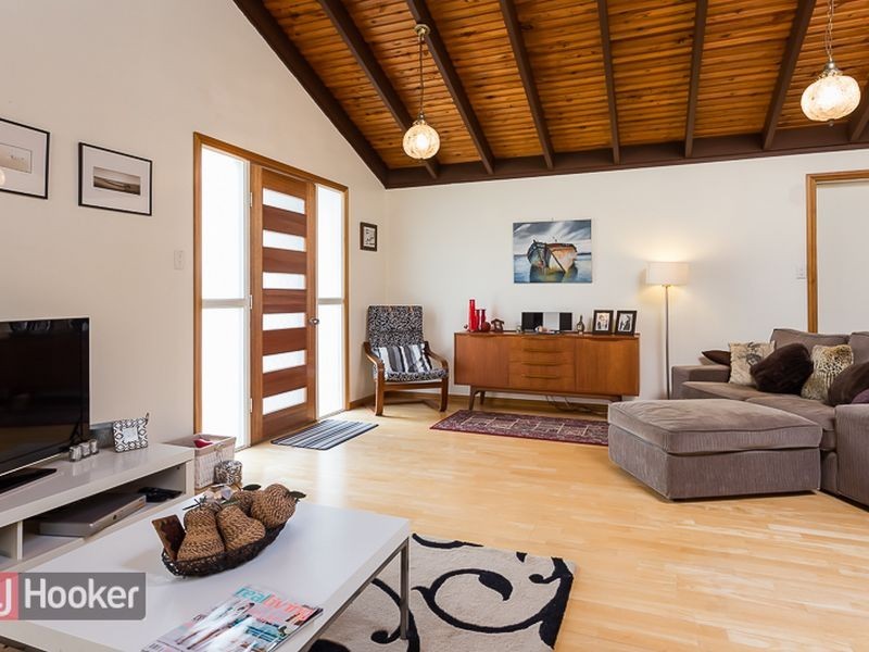 6 Boronia Street, Redland Bay QLD 4165