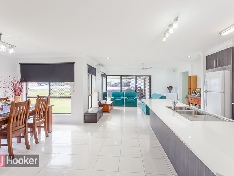 6 Leopard Place, Redland Bay QLD 4165