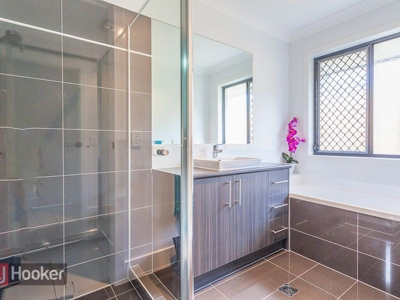 6 Leopard Place, Redland Bay QLD 4165