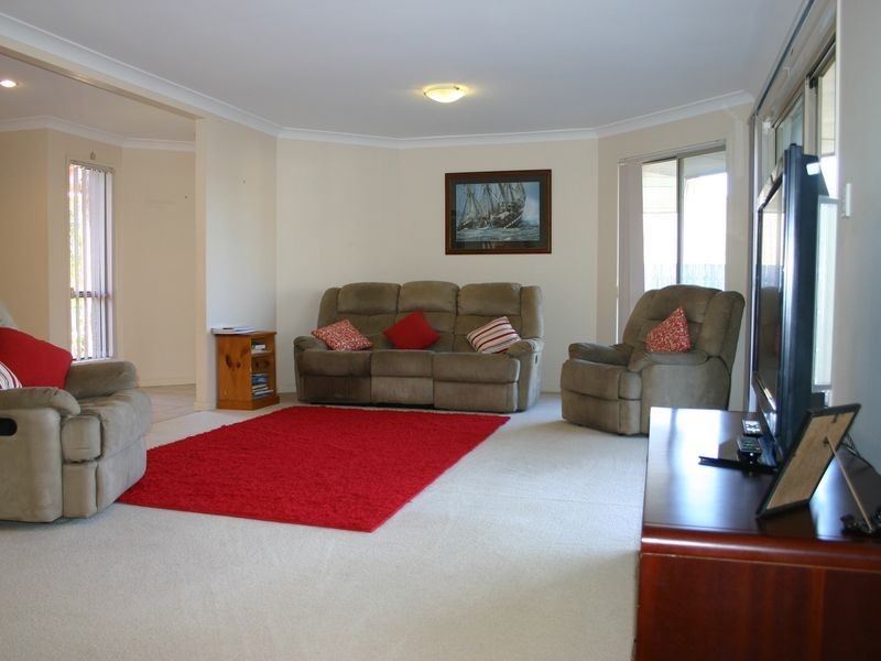 17 Newlands Street, Redland Bay QLD 4165