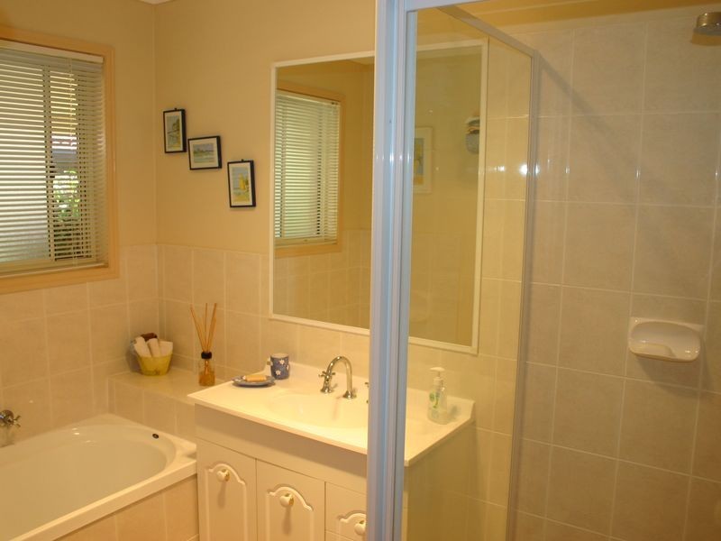 15 Spinnaker Circuit, Redland Bay QLD 4165