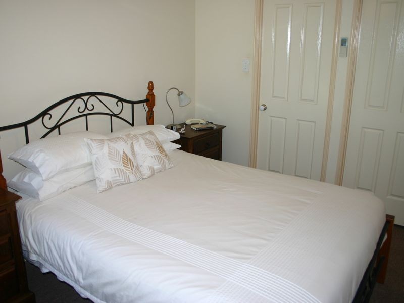 15 Spinnaker Circuit, Redland Bay QLD 4165
