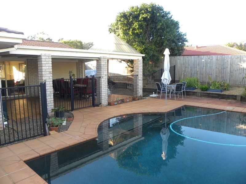 5 Sunningdale Drive, Redland Bay QLD 4165