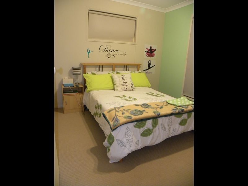 5 Sunningdale Drive, Redland Bay QLD 4165