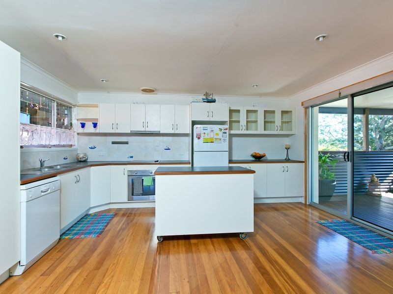8 Beach Court, Victoria Point QLD 4165