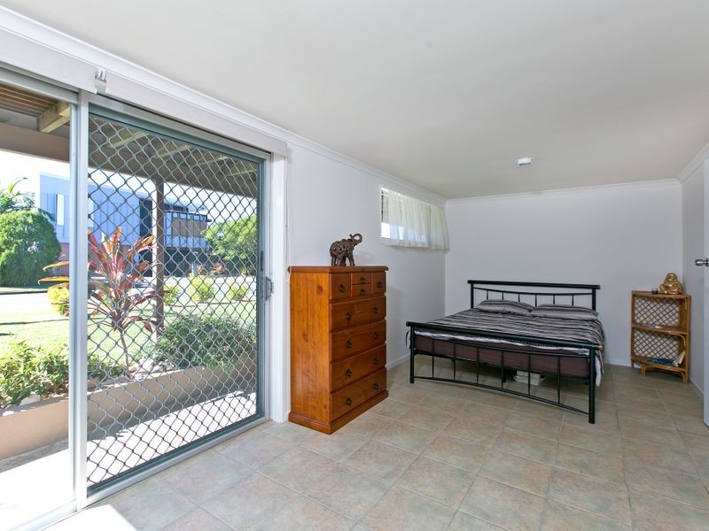 8 Beach Court, Victoria Point QLD 4165
