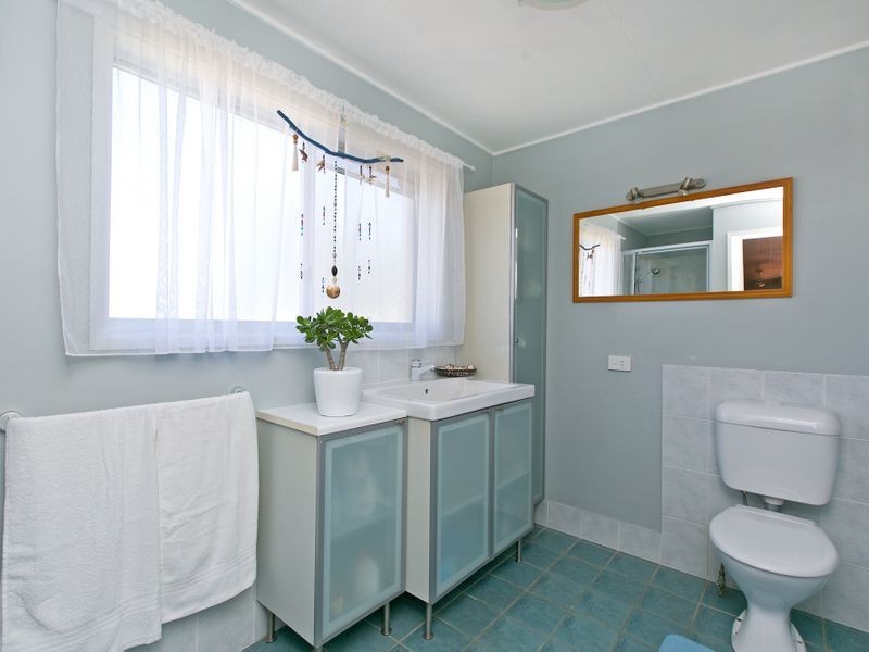 8 Beach Court, Victoria Point QLD 4165
