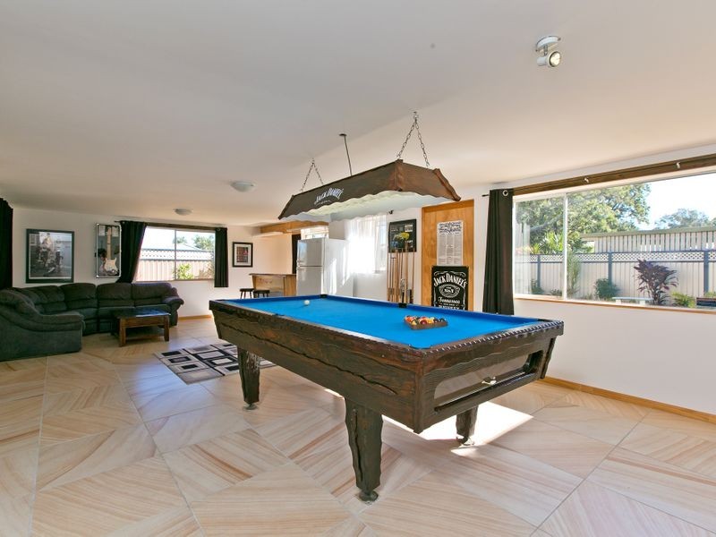 8 Beach Court, Victoria Point QLD 4165