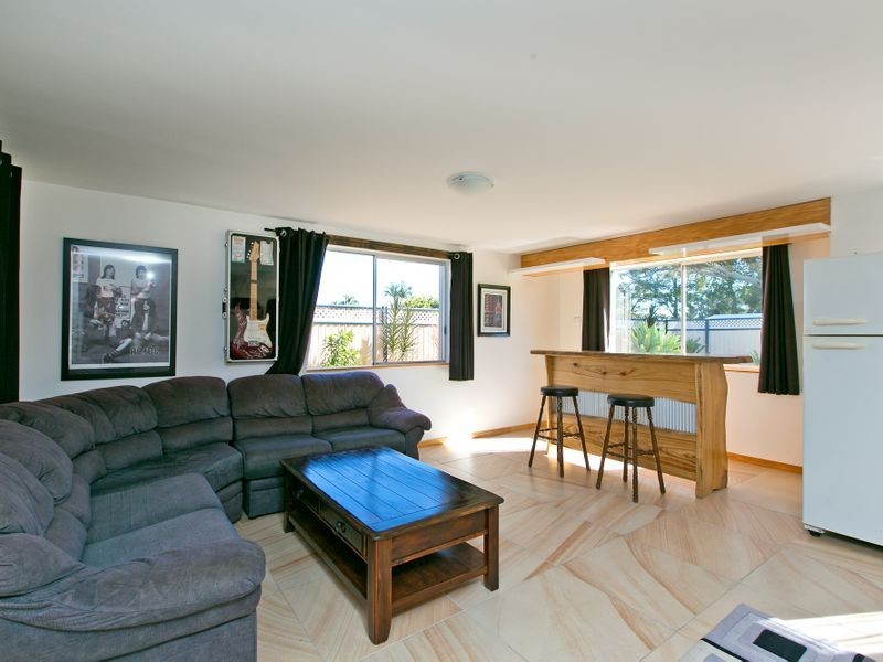 8 Beach Court, Victoria Point QLD 4165