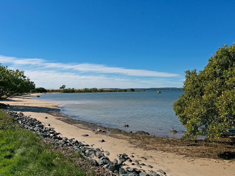 8 Beach Court, Victoria Point QLD 4165