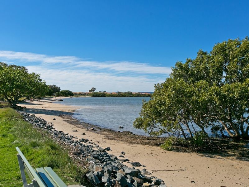 8 Beach Court, Victoria Point QLD 4165