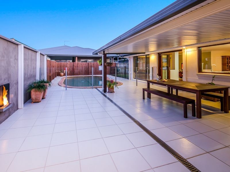 14 Moores road, Redland Bay QLD 4165