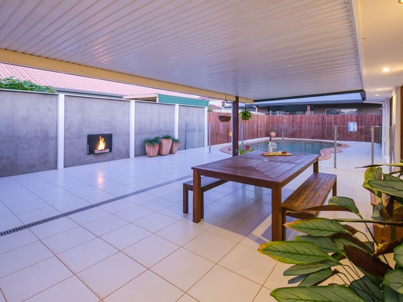 14 Moores road, Redland Bay QLD 4165