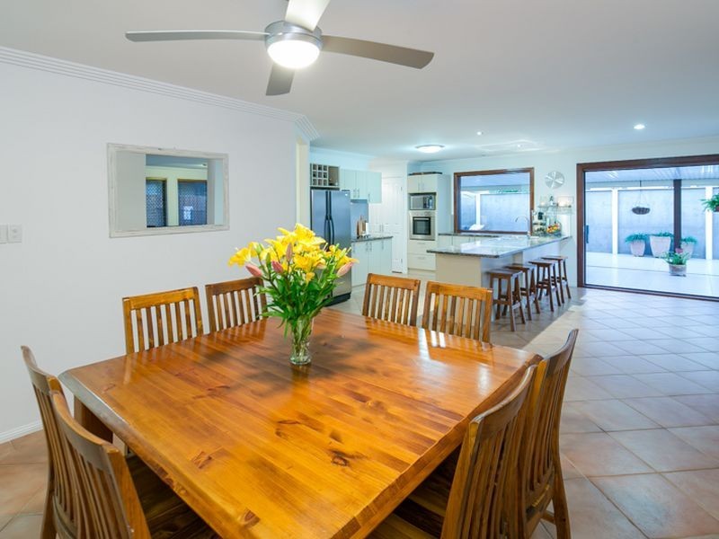 14 Moores road, Redland Bay QLD 4165