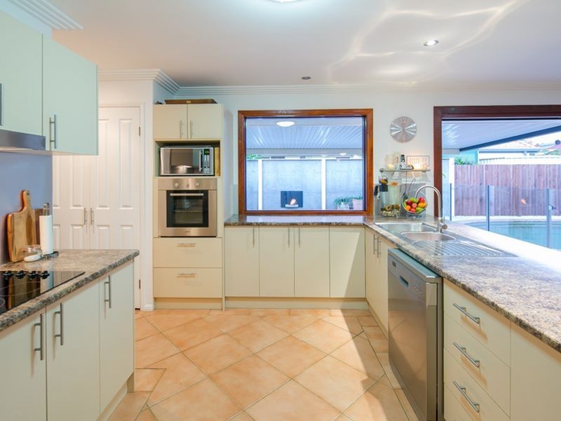 14 Moores road, Redland Bay QLD 4165