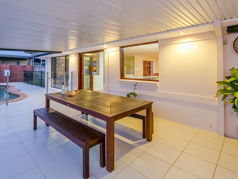 14 Moores road, Redland Bay QLD 4165