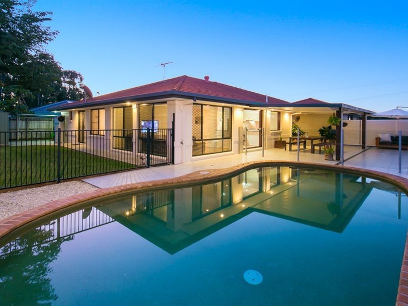 14 Moores road, Redland Bay QLD 4165