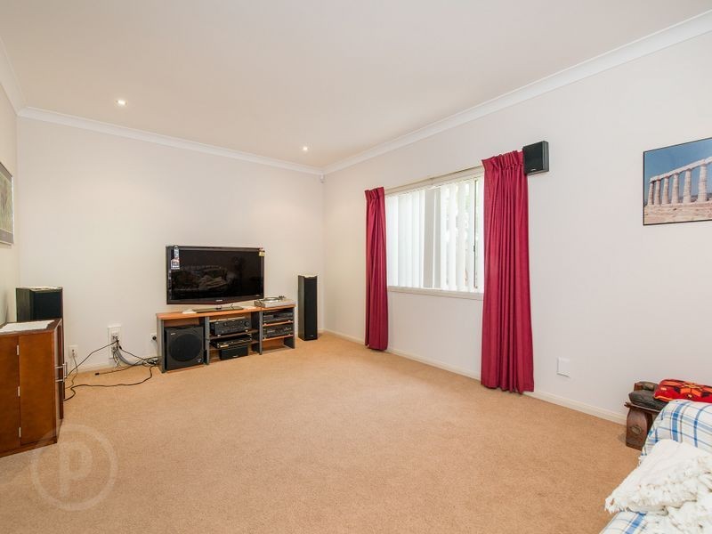 6 Huntly Place, Redland Bay QLD 4165