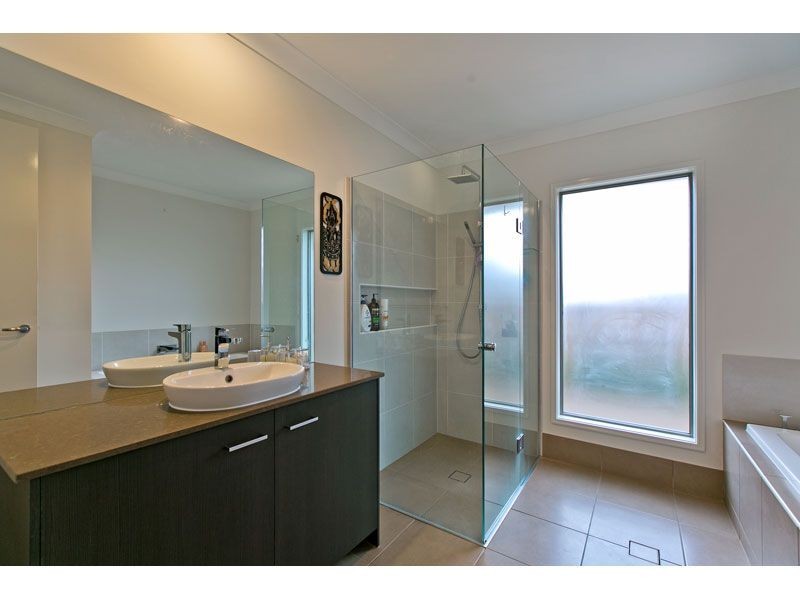 68 Unwin Street, Redland Bay QLD 4165